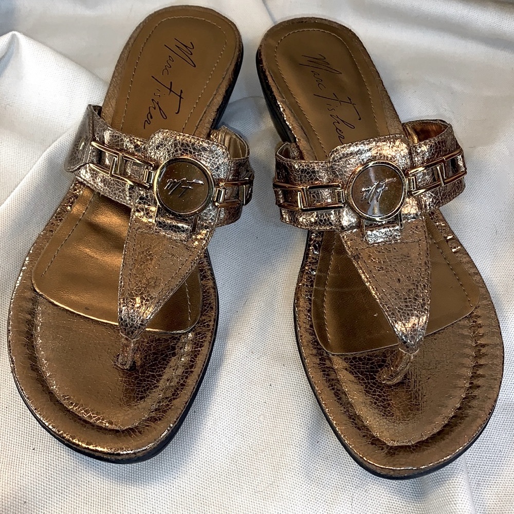 Marc Fisher golden leather thongs sandals in GC